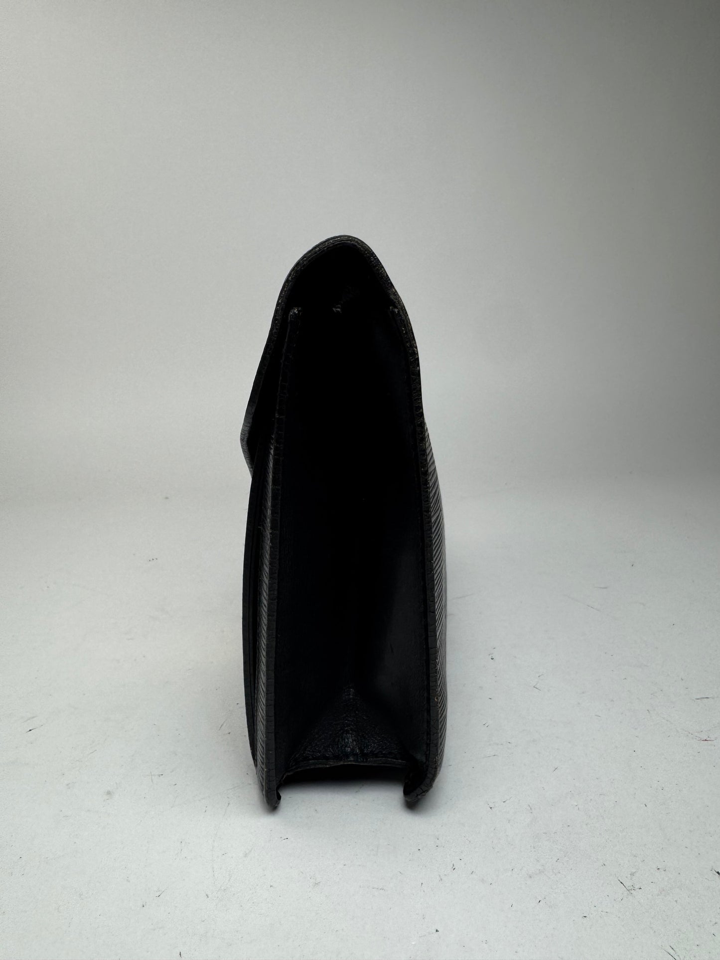 Pochette vintage Louis Vuitton en cuir EPI noir