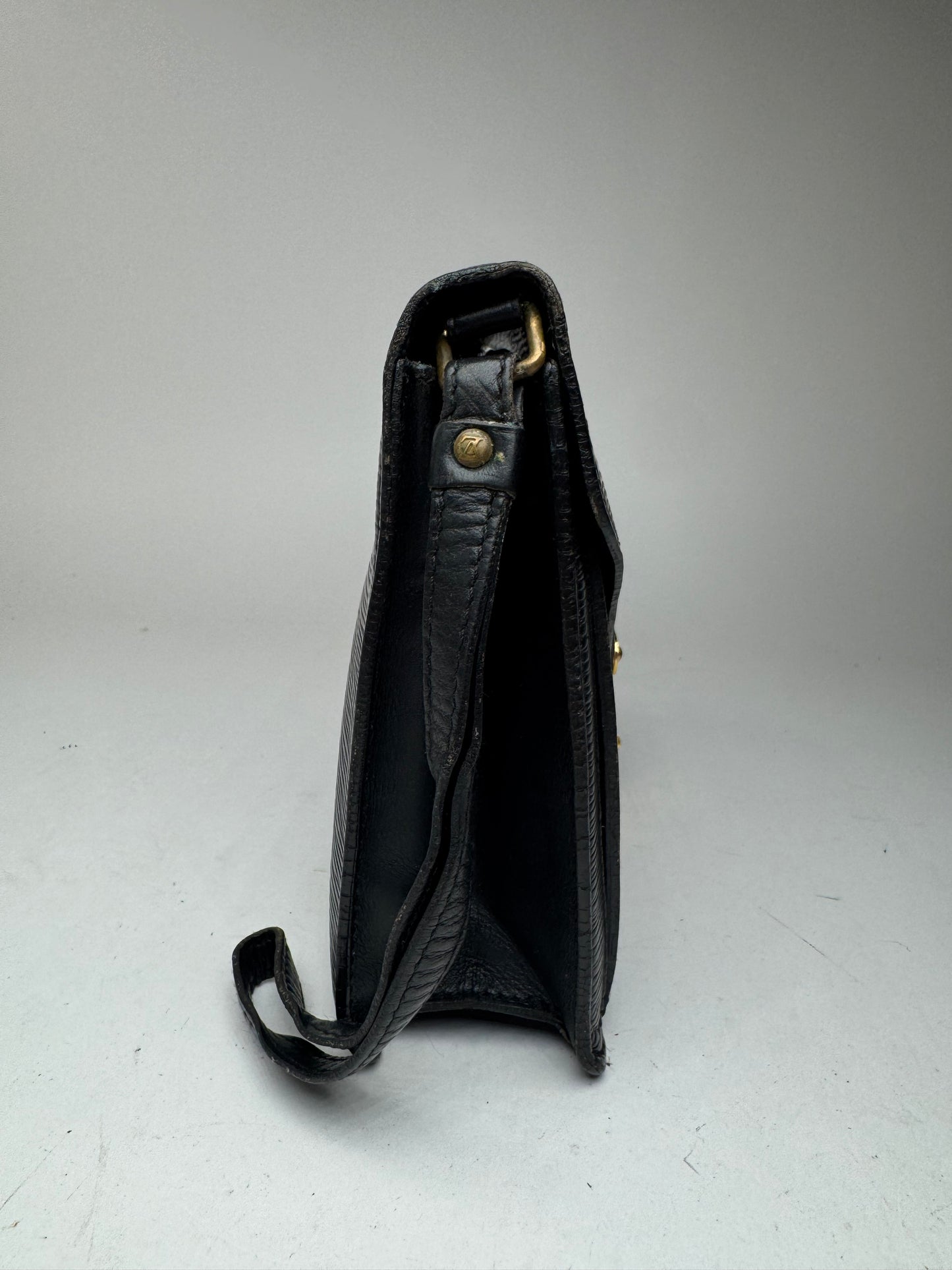 Pochette vintage Louis Vuitton en cuir EPI noir