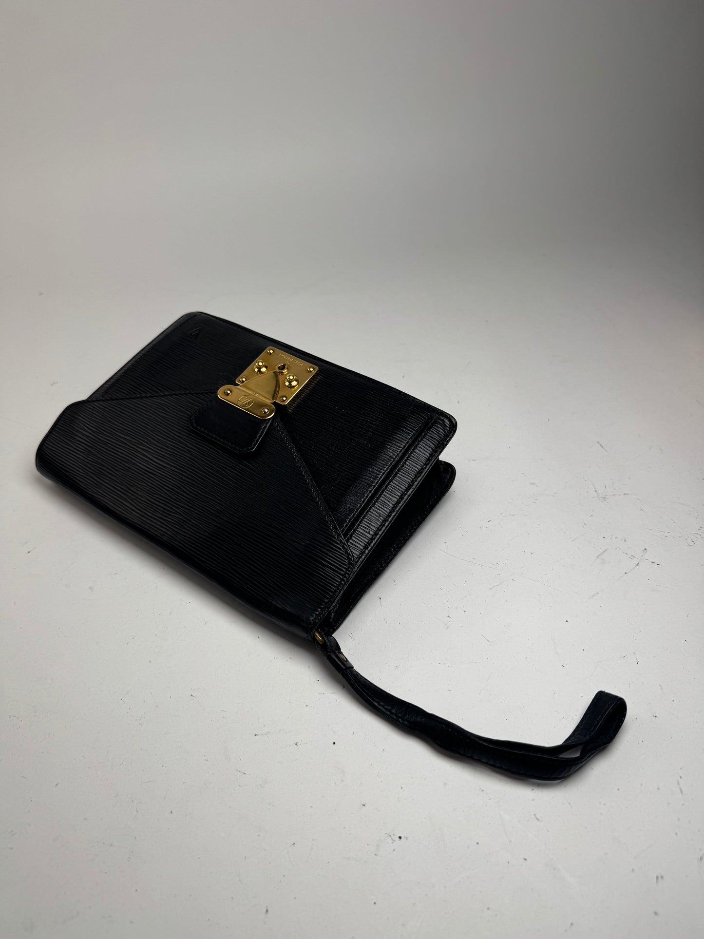 Pochette vintage Louis Vuitton en cuir EPI noir