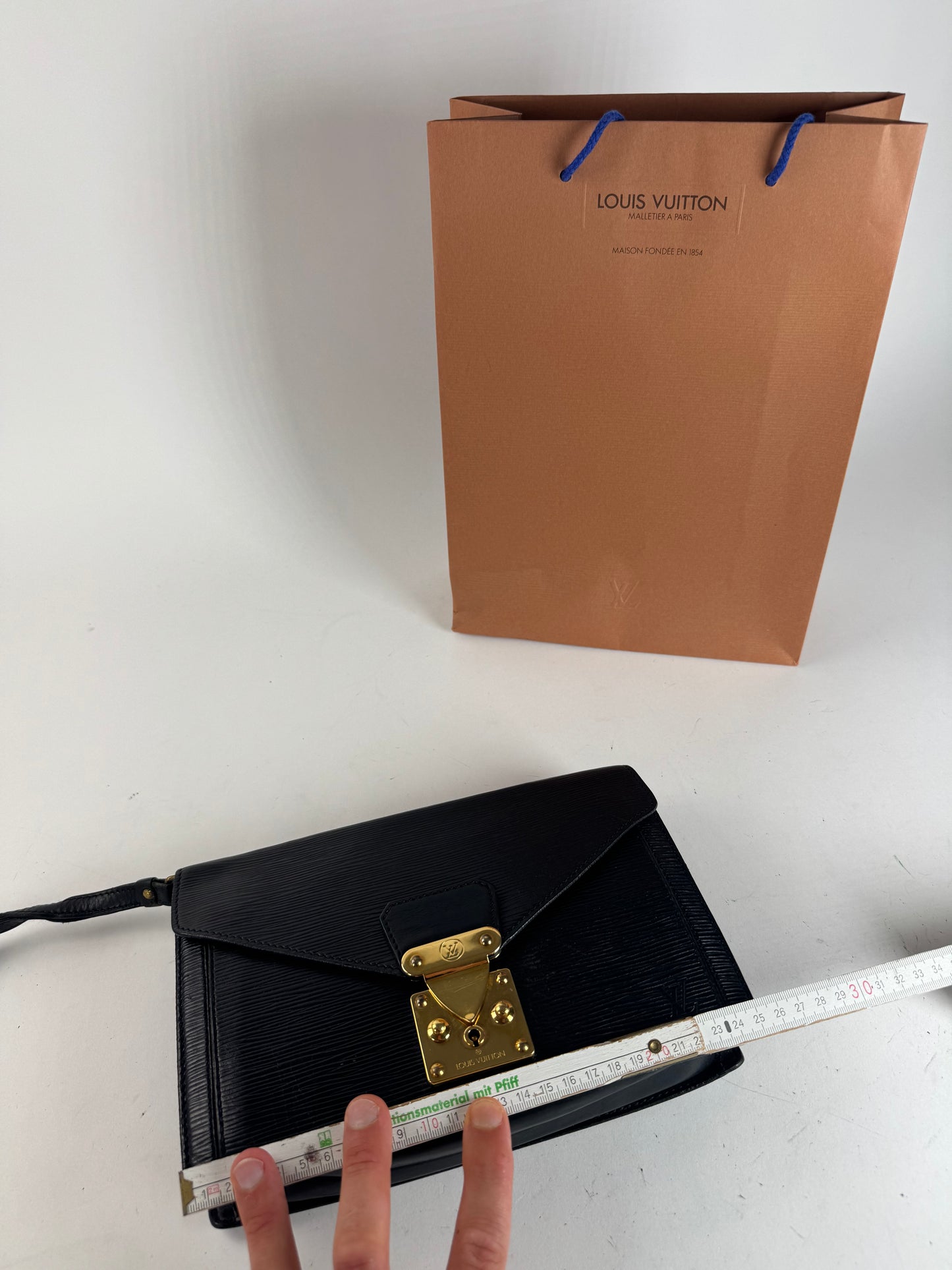 Pochette vintage Louis Vuitton en cuir EPI noir