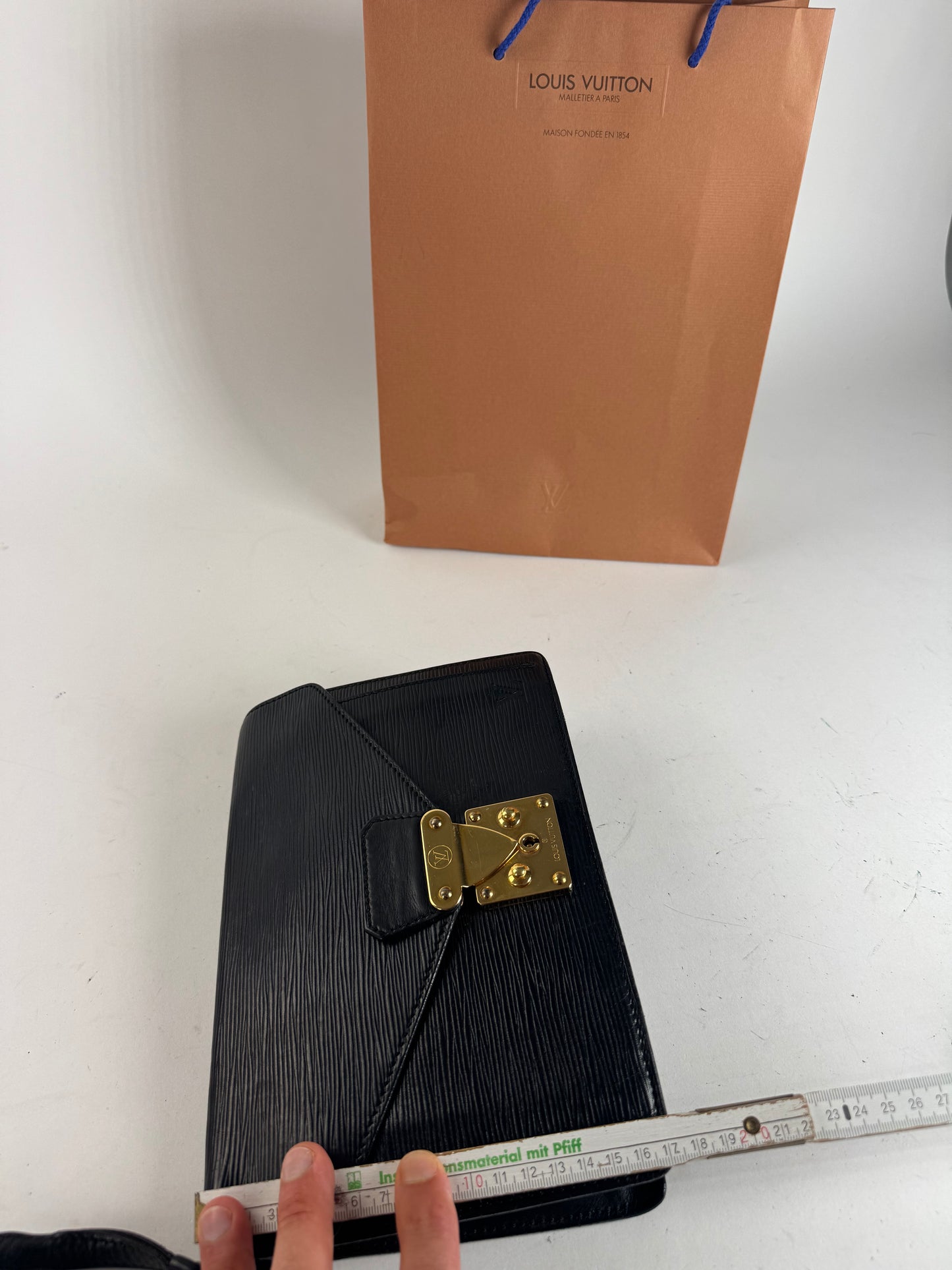 Pochette vintage Louis Vuitton en cuir EPI noir