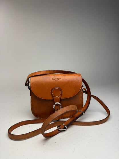 Sac bandoulière vintage en cuir marron Courreges Paris