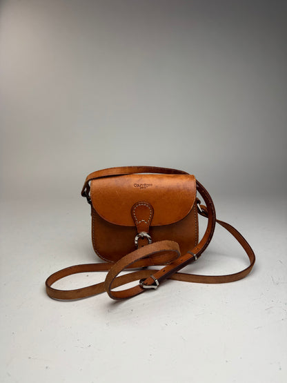 Sac bandoulière vintage en cuir marron Courreges Paris