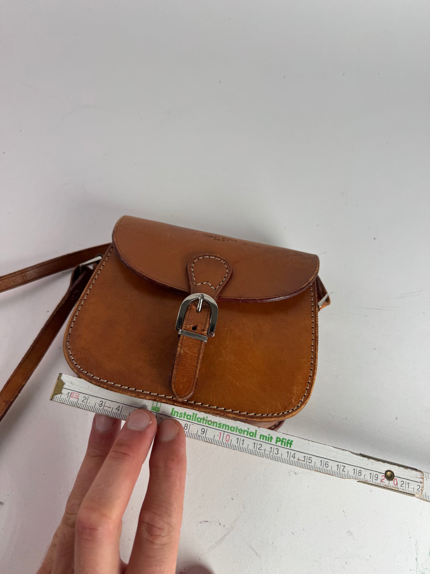 Sac bandoulière vintage en cuir marron Courreges Paris