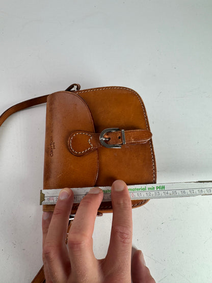 Sac bandoulière vintage en cuir marron Courreges Paris