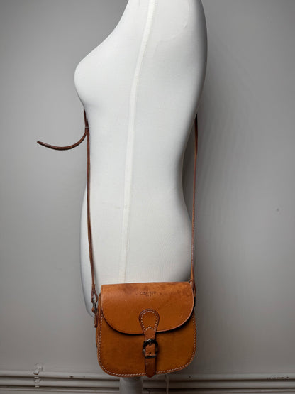Sac bandoulière vintage en cuir marron Courreges Paris