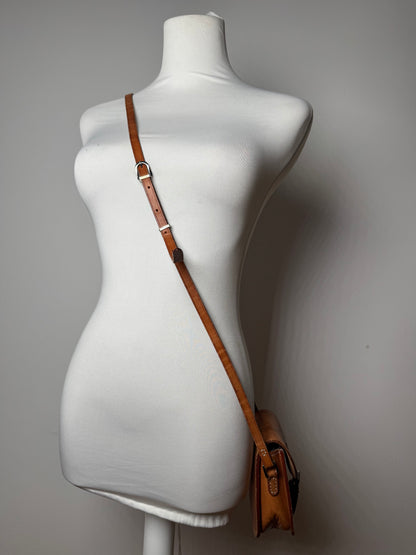 Sac bandoulière vintage en cuir marron Courreges Paris