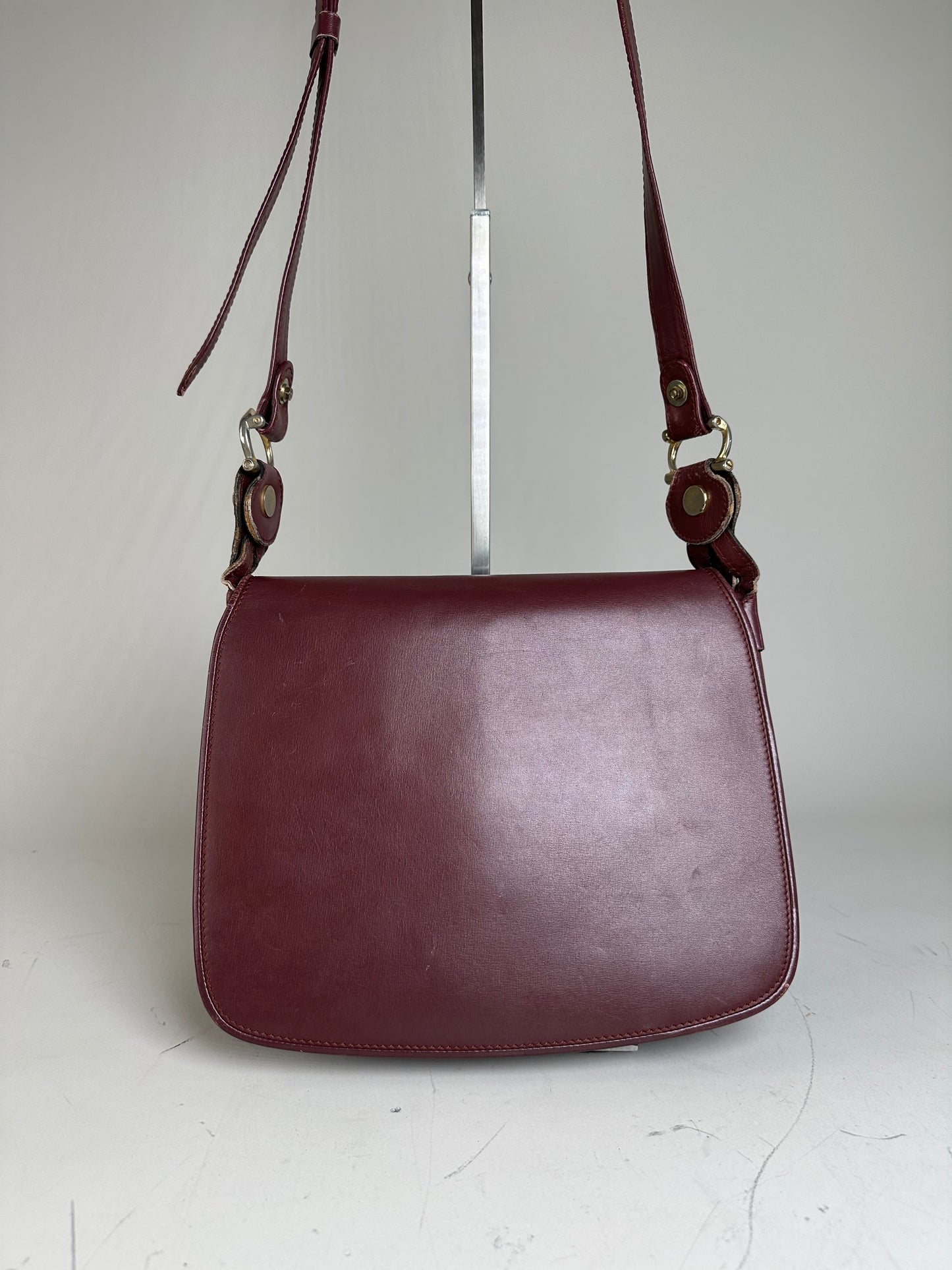 Vintage Cartier Smooth Leather Shoulder Bag Burgundy Gold