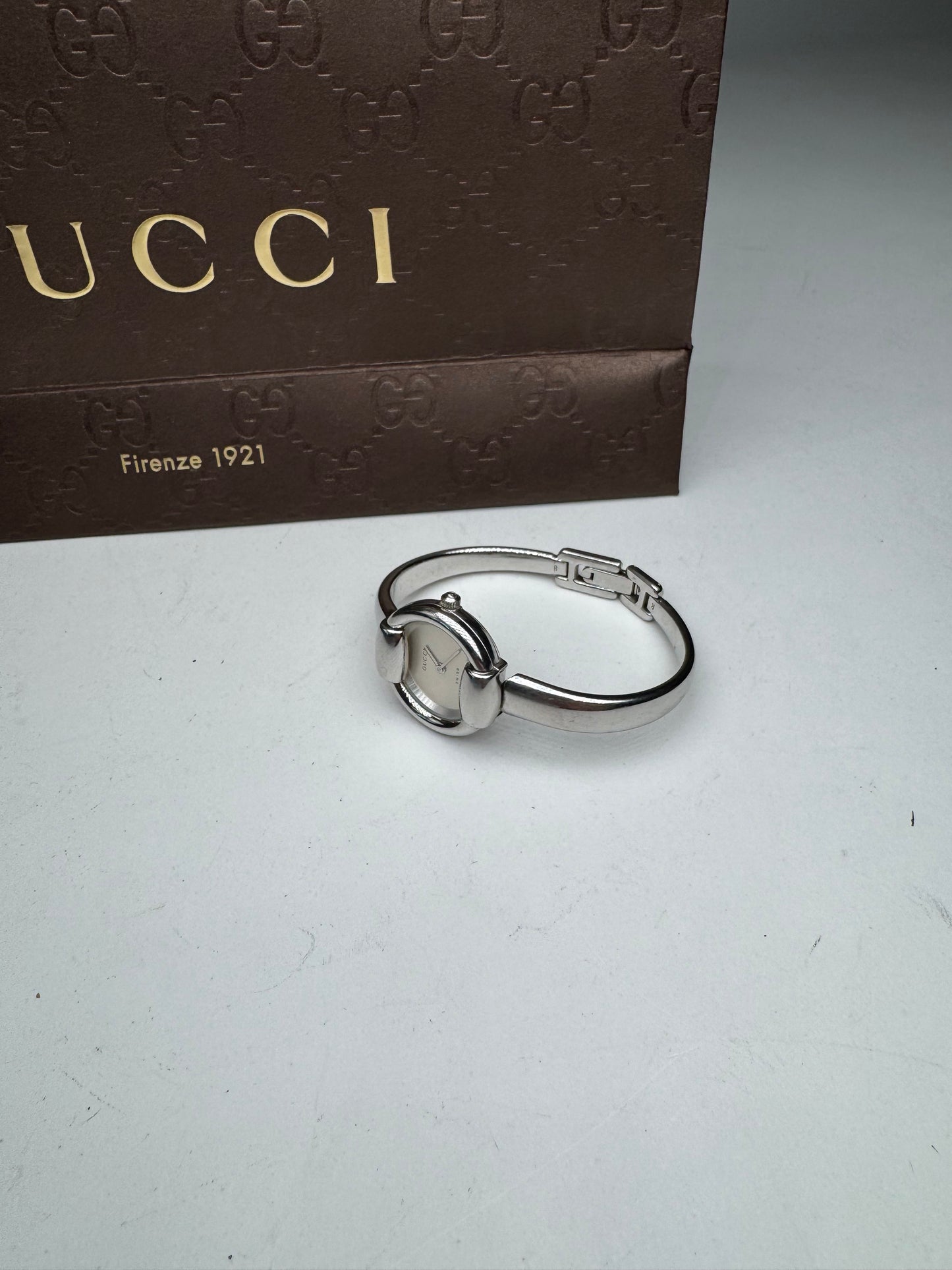 Montre Gucci vintage en acier avec mors de cheval argenté