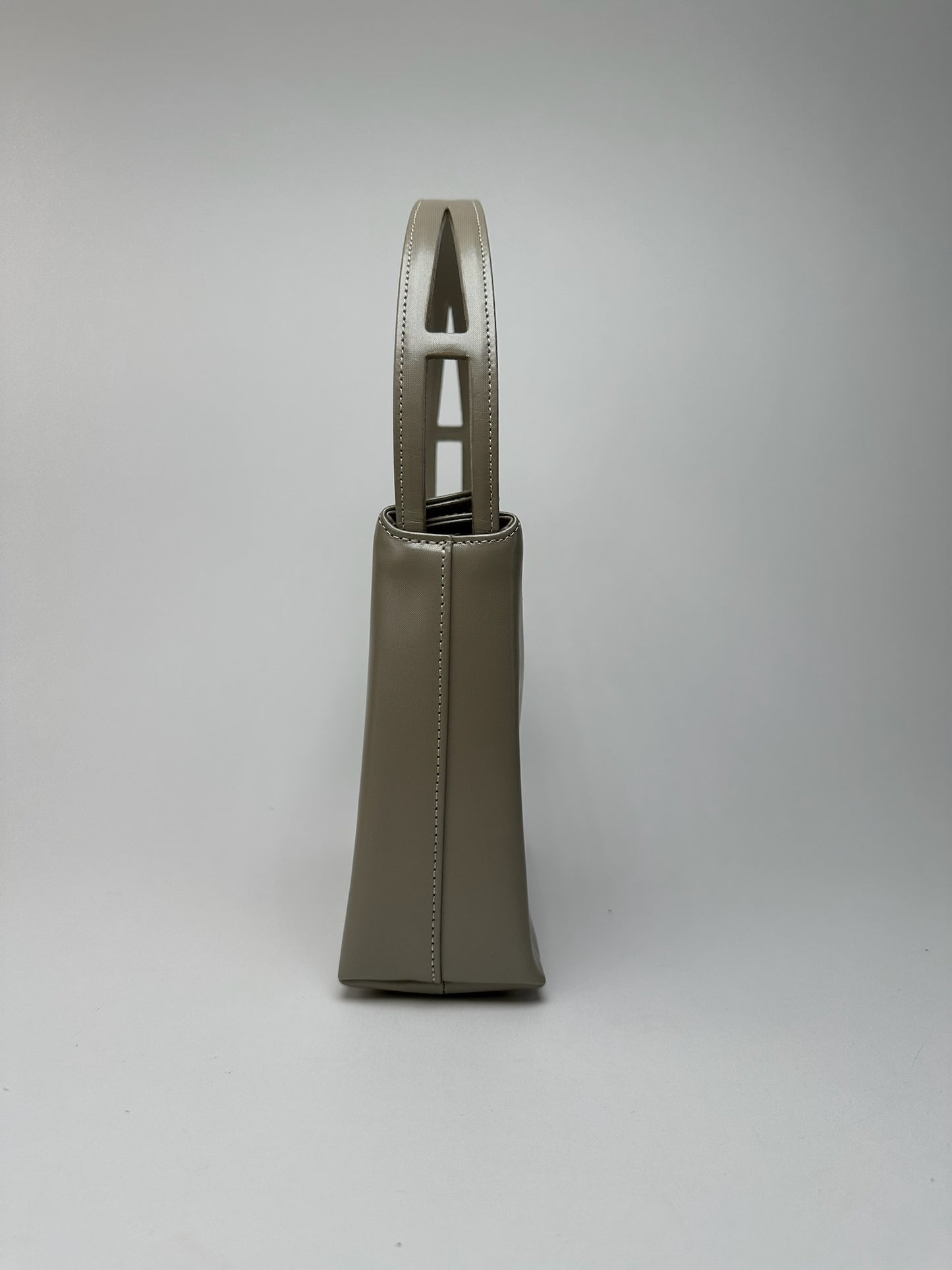 Sac vintage Givenchy en cuir verni 4G gris