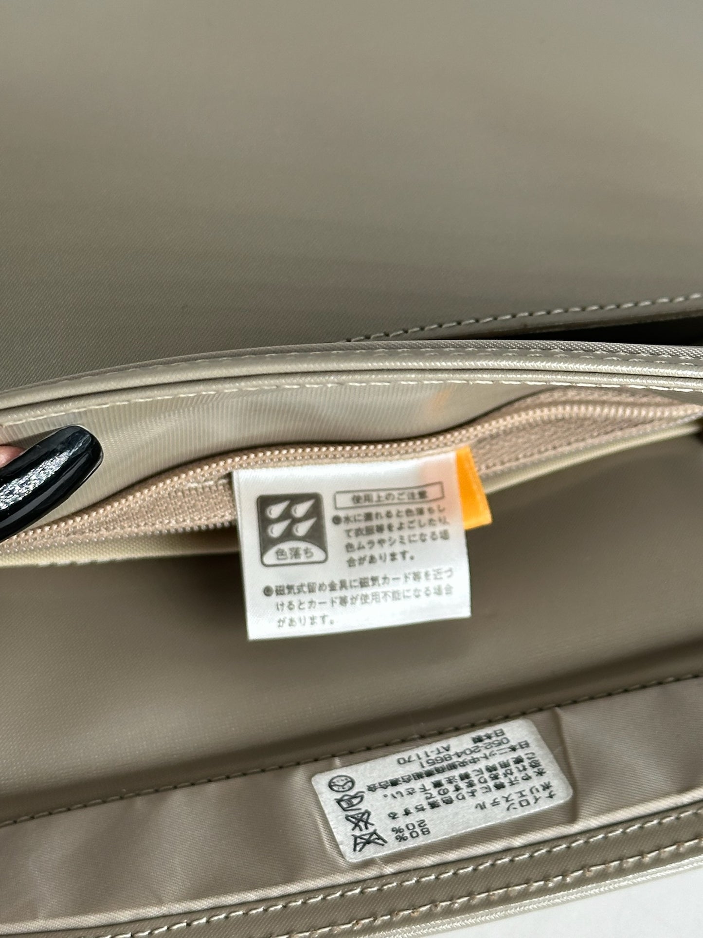 Sac vintage Givenchy en cuir verni 4G gris