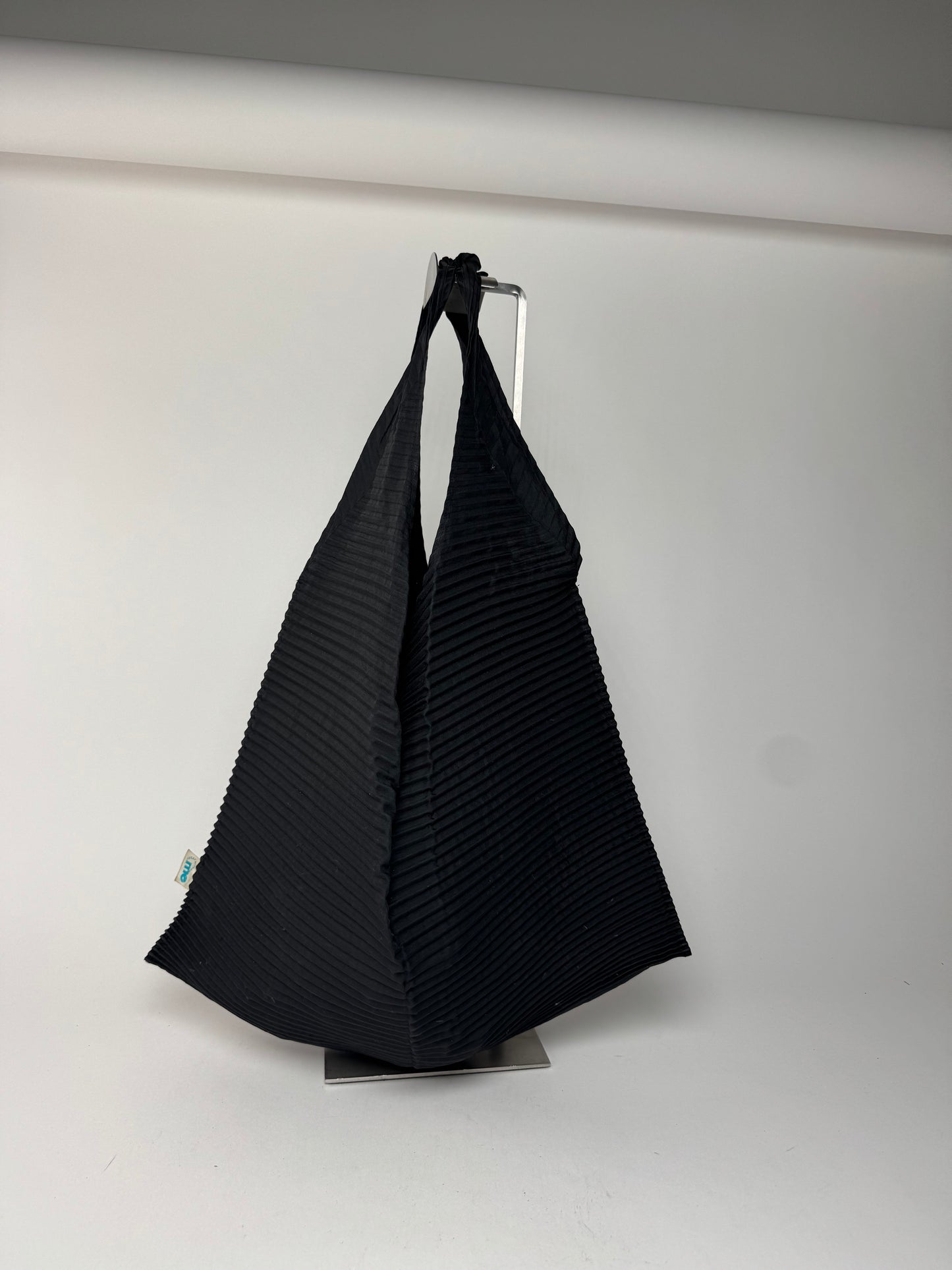 Sac à main plissé vintage Issey Miyake noir
