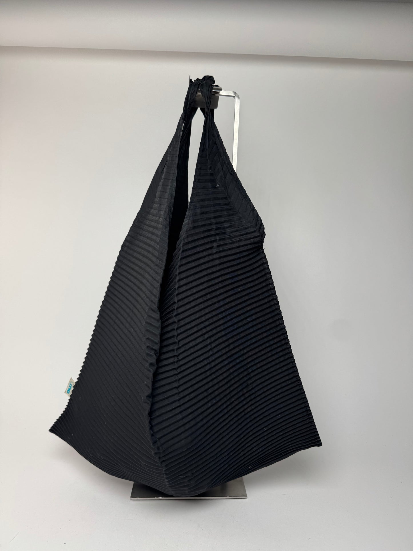 Sac à main plissé vintage Issey Miyake noir