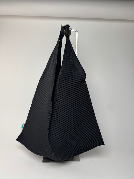 Sac à main plissé vintage Issey Miyake noir