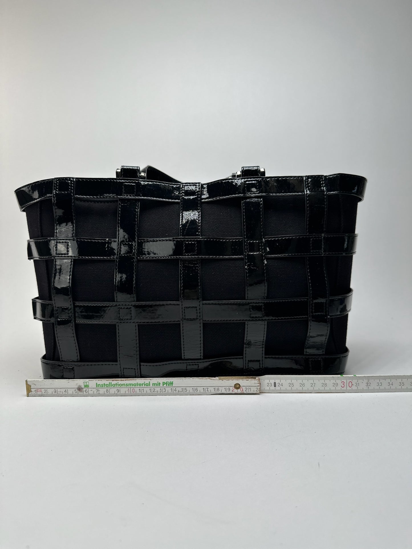 Sac cage vintage en cuir verni Courreges noir