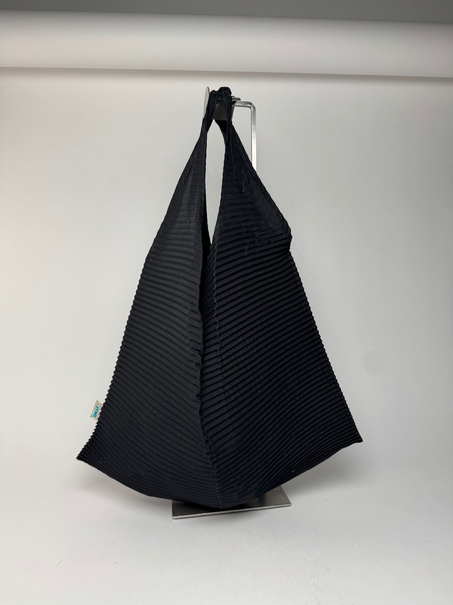 Sac à main plissé vintage Issey Miyake noir