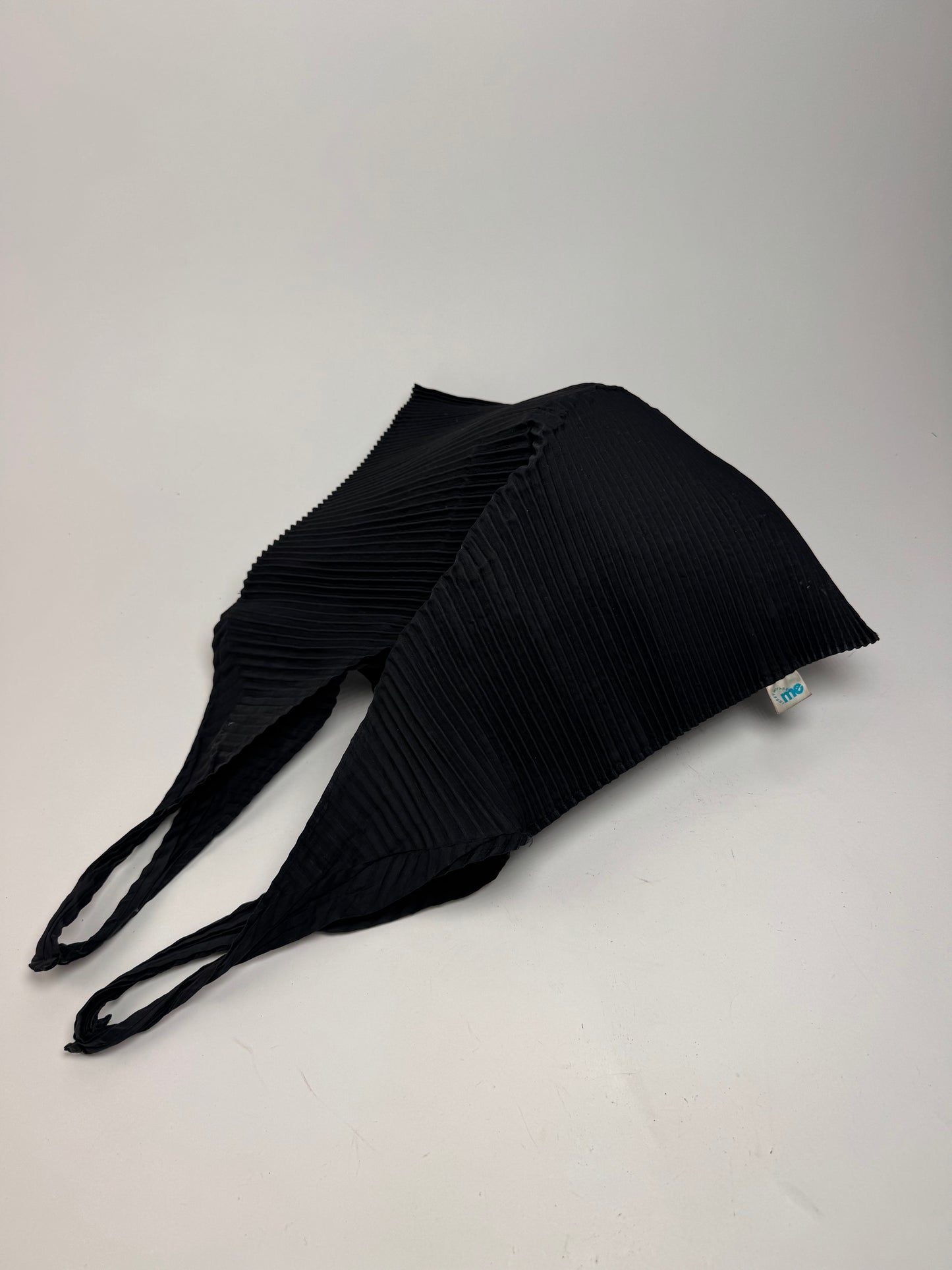Sac à main plissé vintage Issey Miyake noir