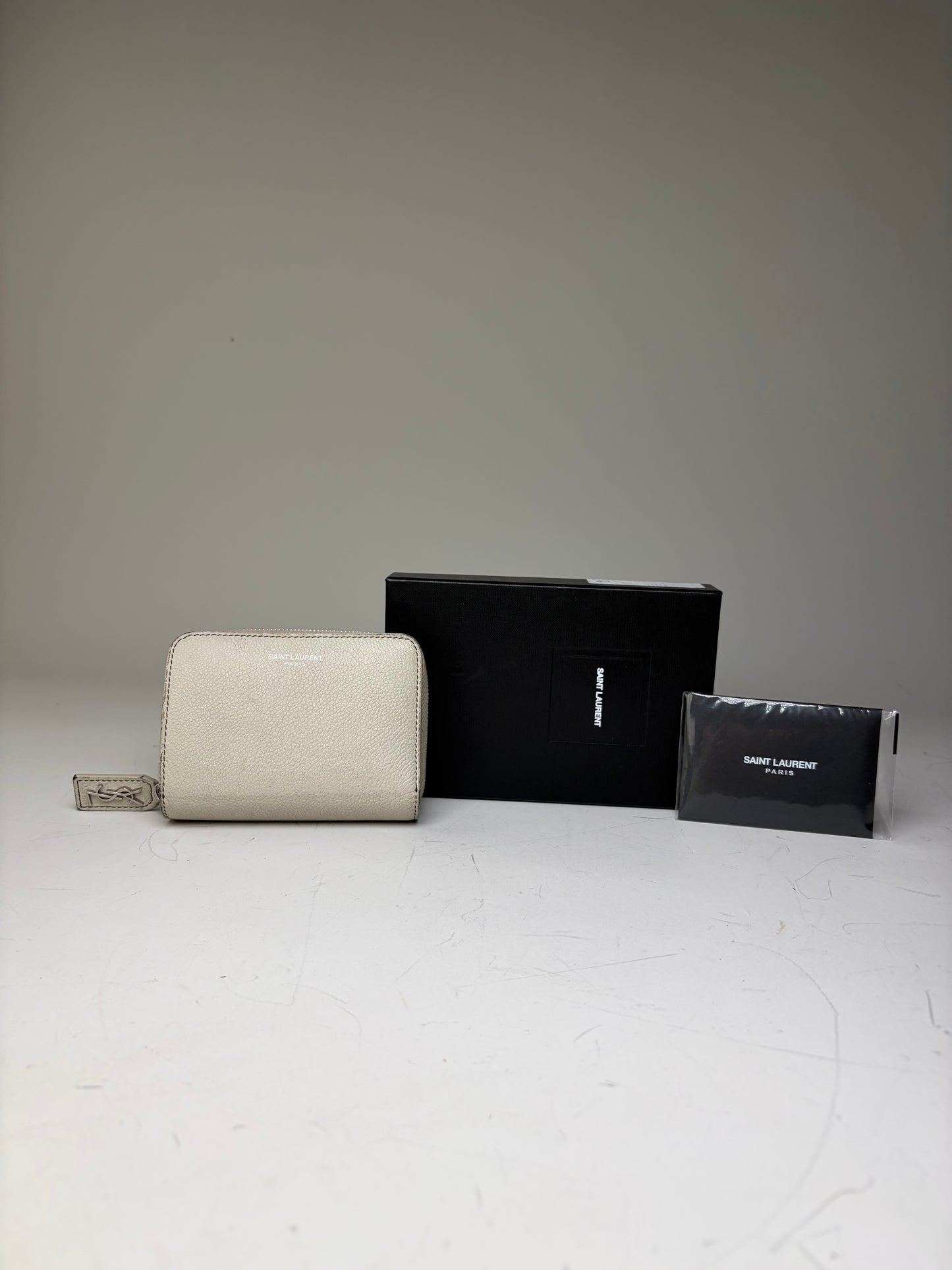 Vintage Sain Pebbled Leather Wallet Cream Silver