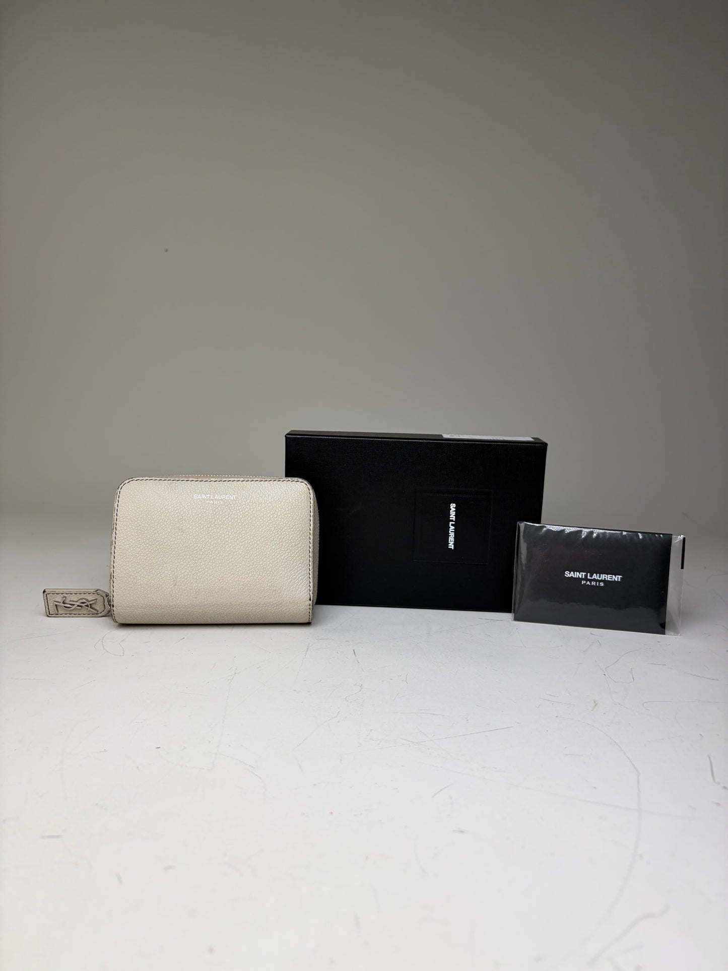 Vintage Sain Pebbled Leather Wallet Cream Silver