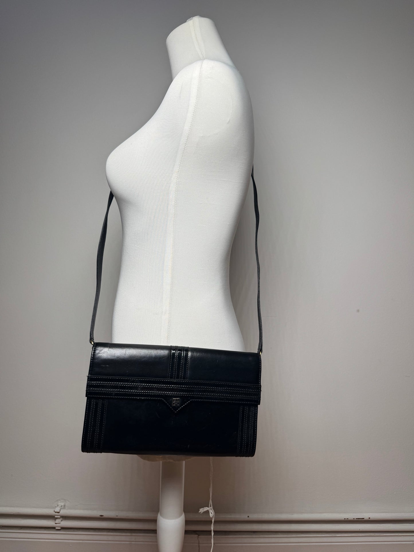 Sac vintage en cuir verni noir Givenchy