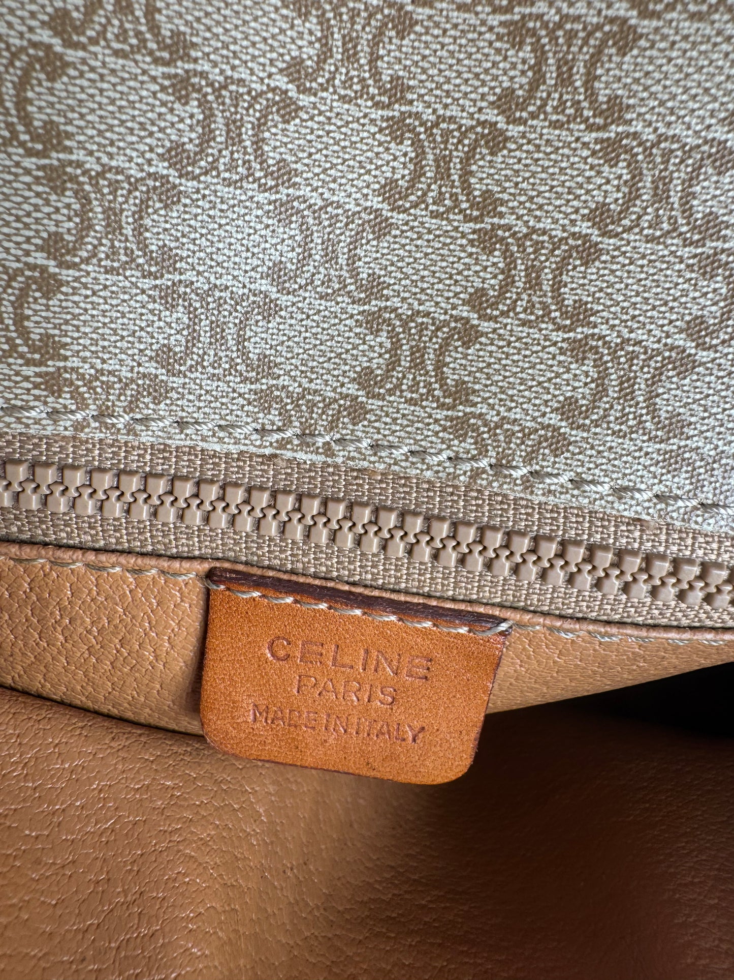 Sac vintage en cuir Céline Triomphe Monogram beige