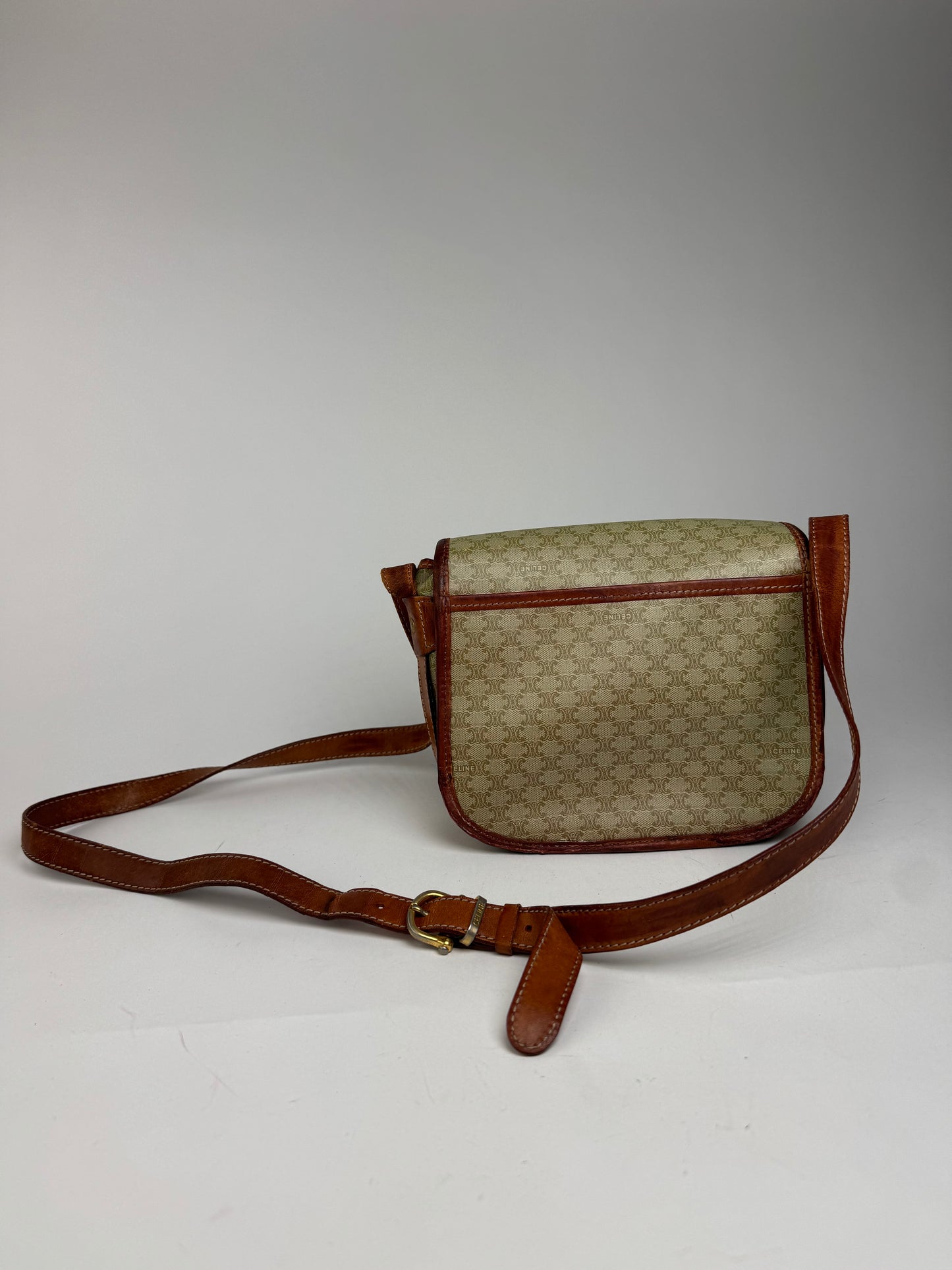 Sac vintage en cuir Céline Triomphe Monogram beige