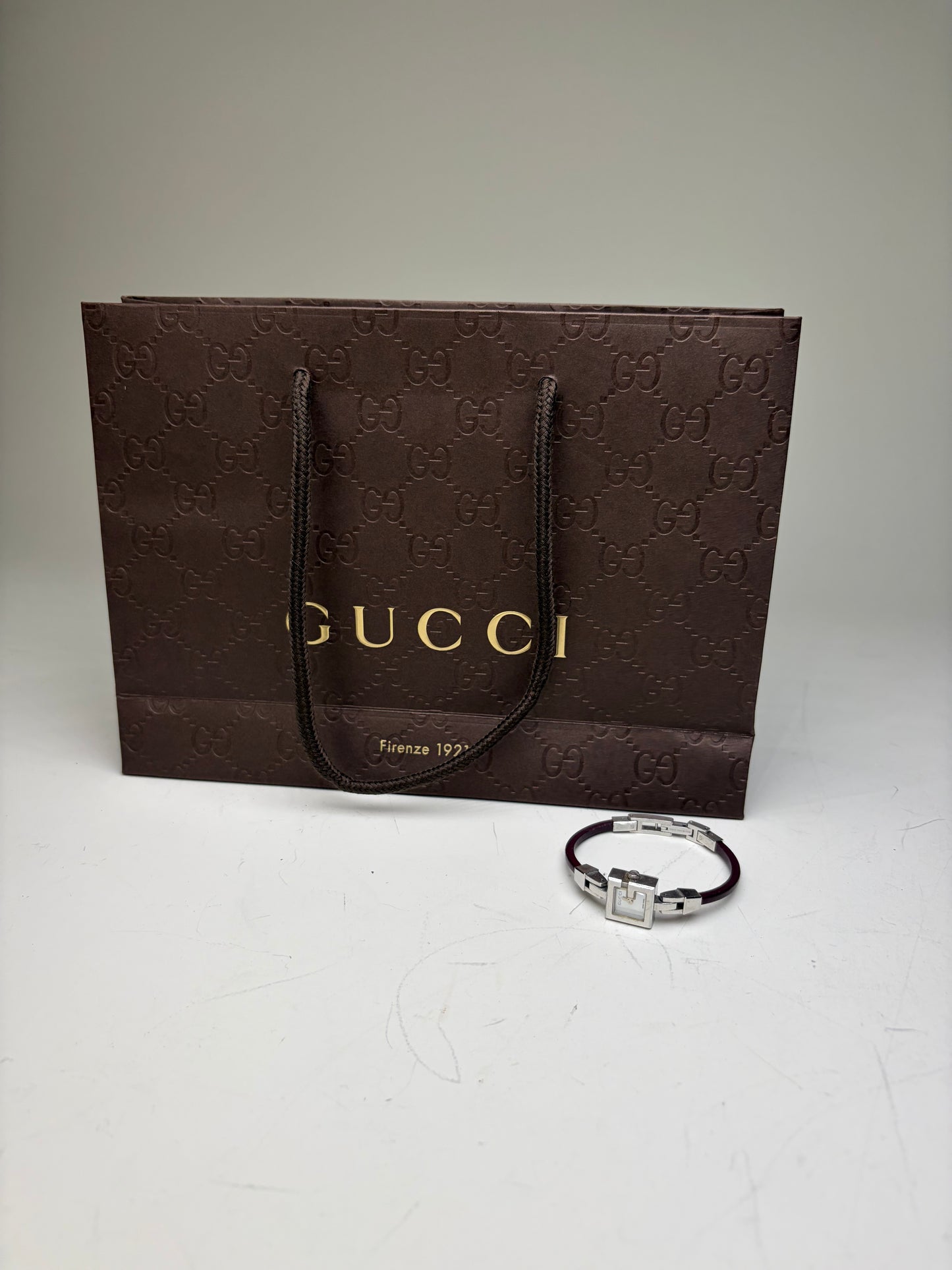 Vintage Gucci Stainless Steel Leather Strap Watch Silver Burgundy