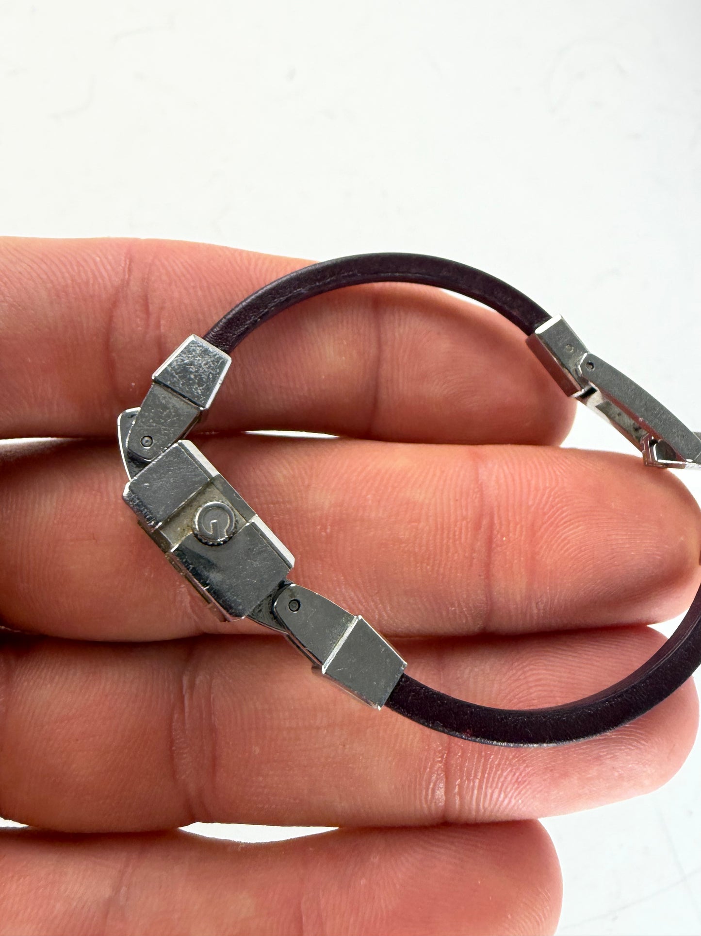 Vintage Gucci Stainless Steel Leather Strap Watch Silver Burgundy
