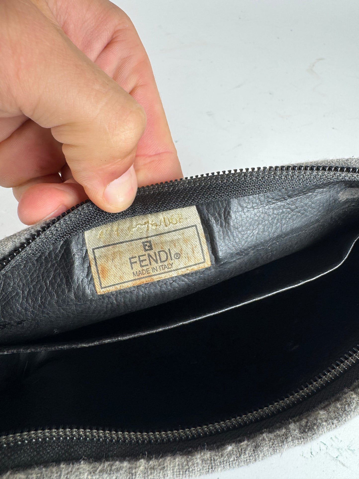 Pochette vintage Fendi en cuir noir