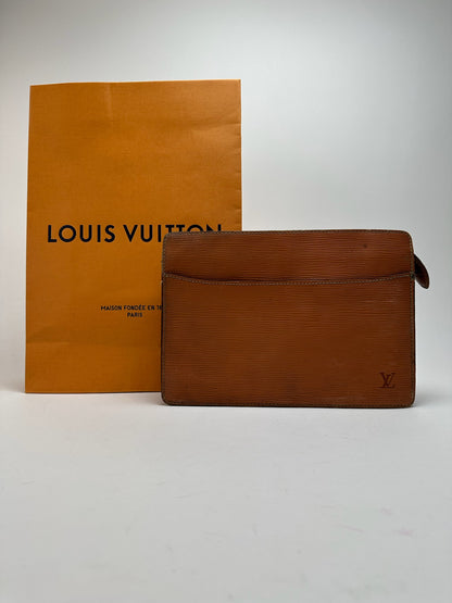 Pochette vintage Louis Vuitton en cuir EPI marron