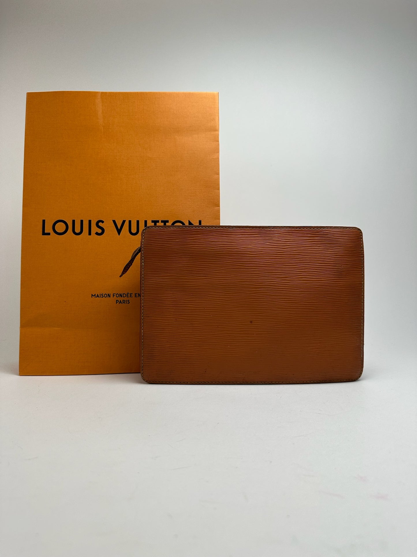 Pochette vintage Louis Vuitton en cuir EPI marron