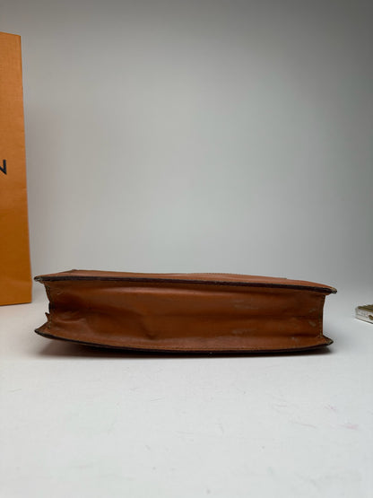 Pochette vintage Louis Vuitton en cuir EPI marron