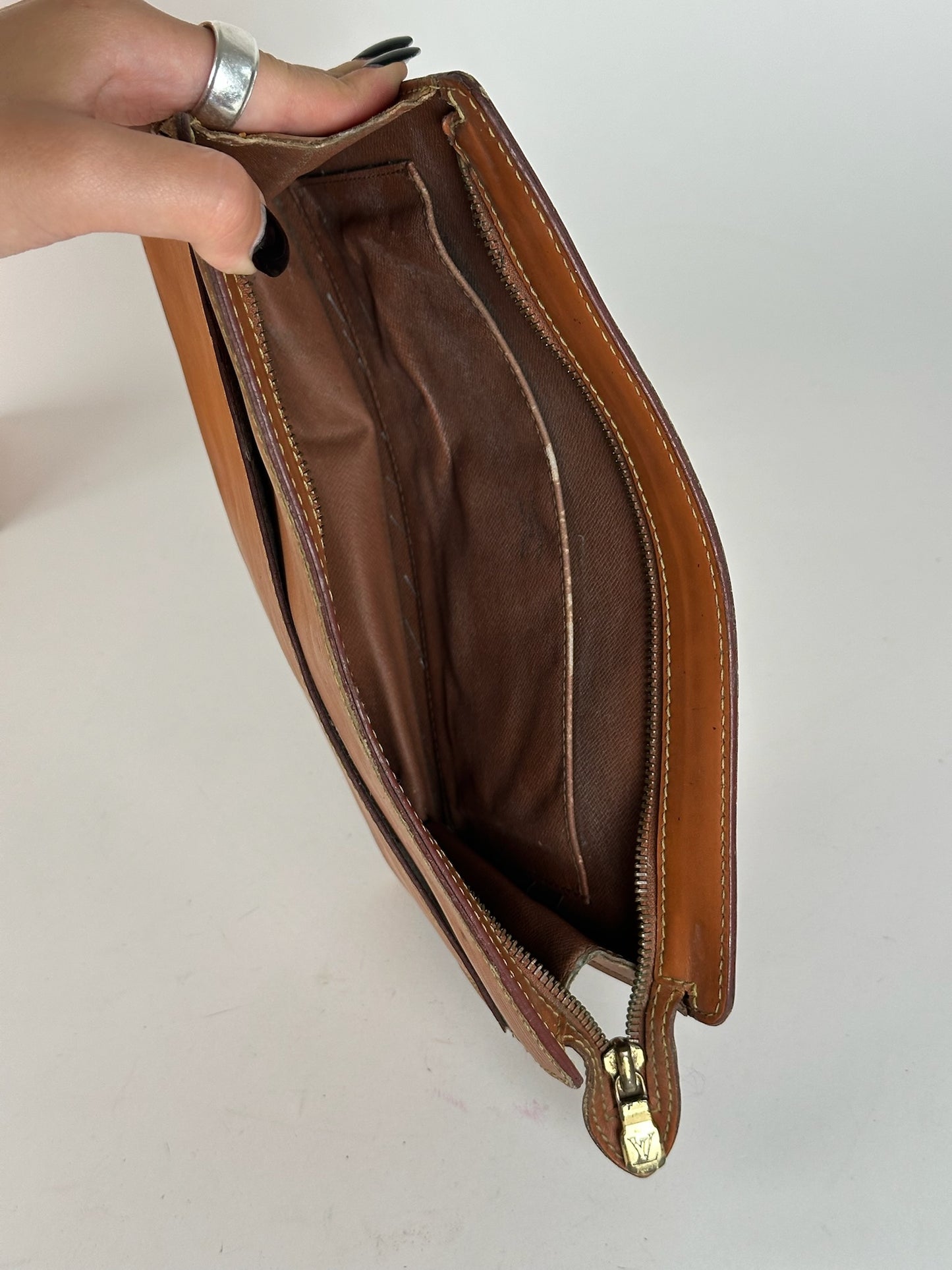 Pochette vintage Louis Vuitton en cuir EPI marron