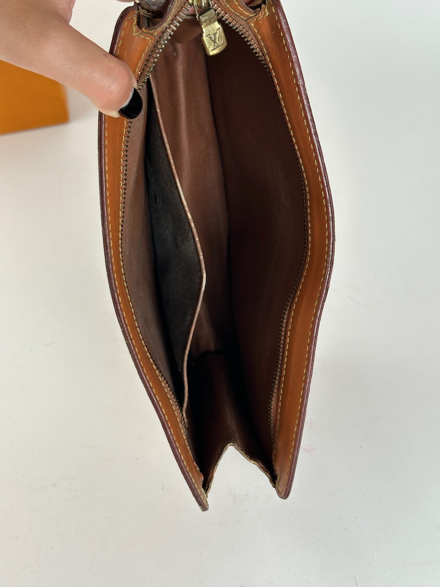 Pochette vintage Louis Vuitton en cuir EPI marron