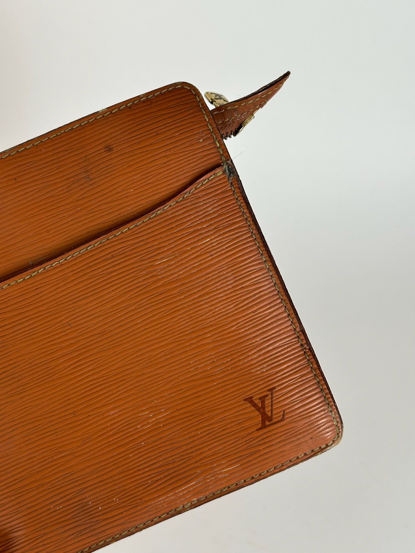 Pochette vintage Louis Vuitton en cuir EPI marron