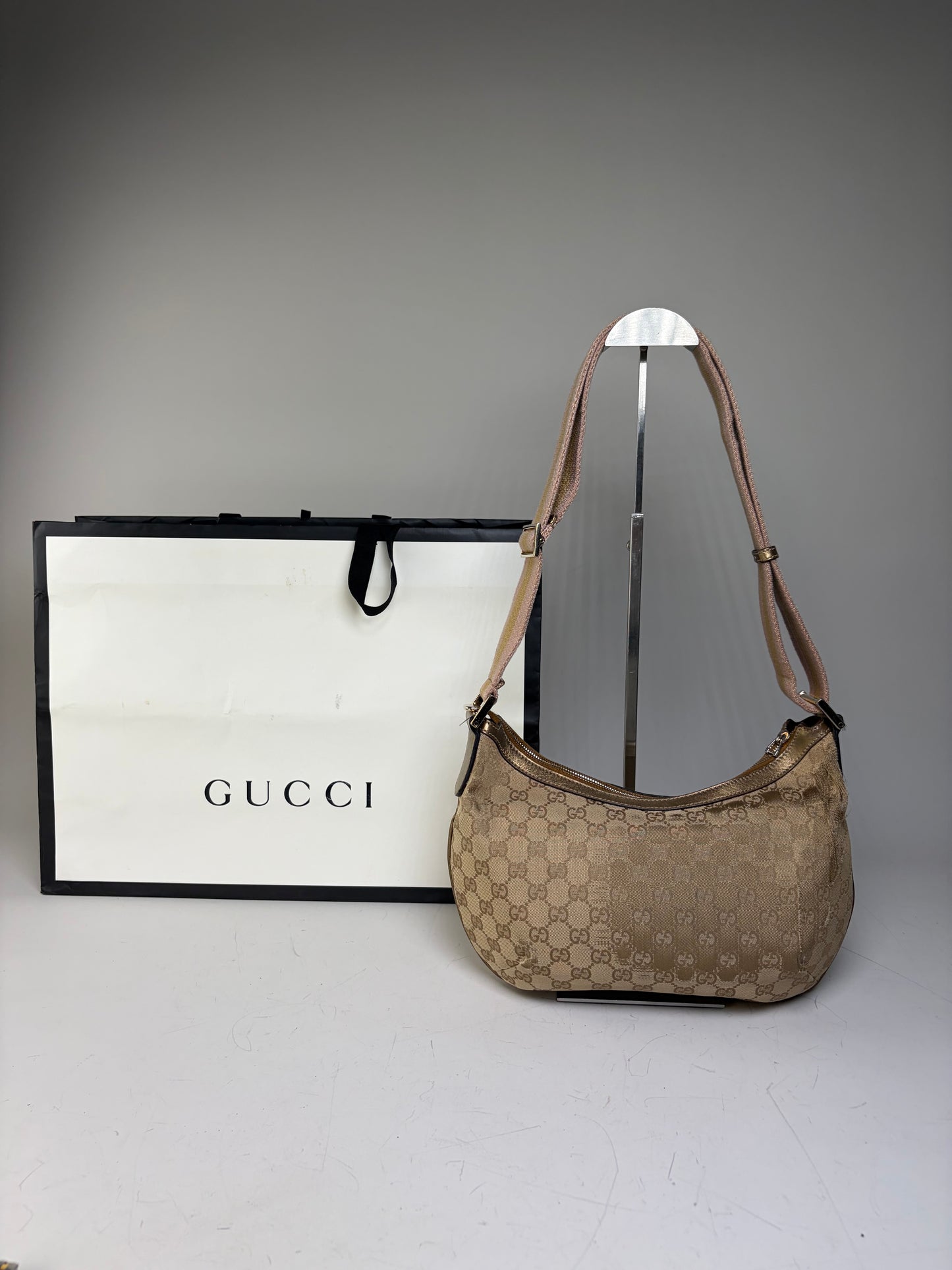Vintage Gucci GG Supreme Hobo Bag Beige Brown Gold
