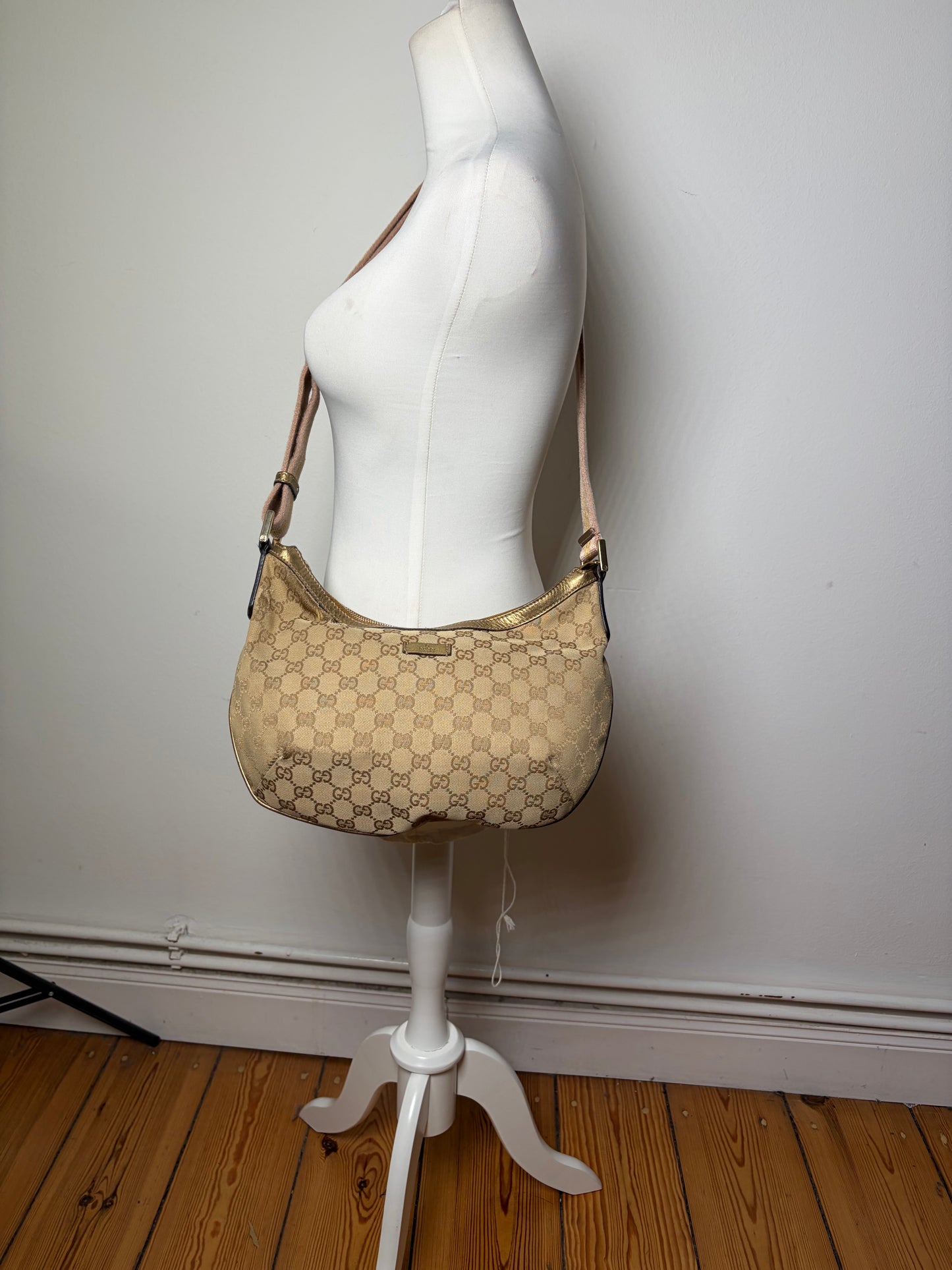 Vintage Gucci GG Supreme Hobo Bag Beige Brown Gold