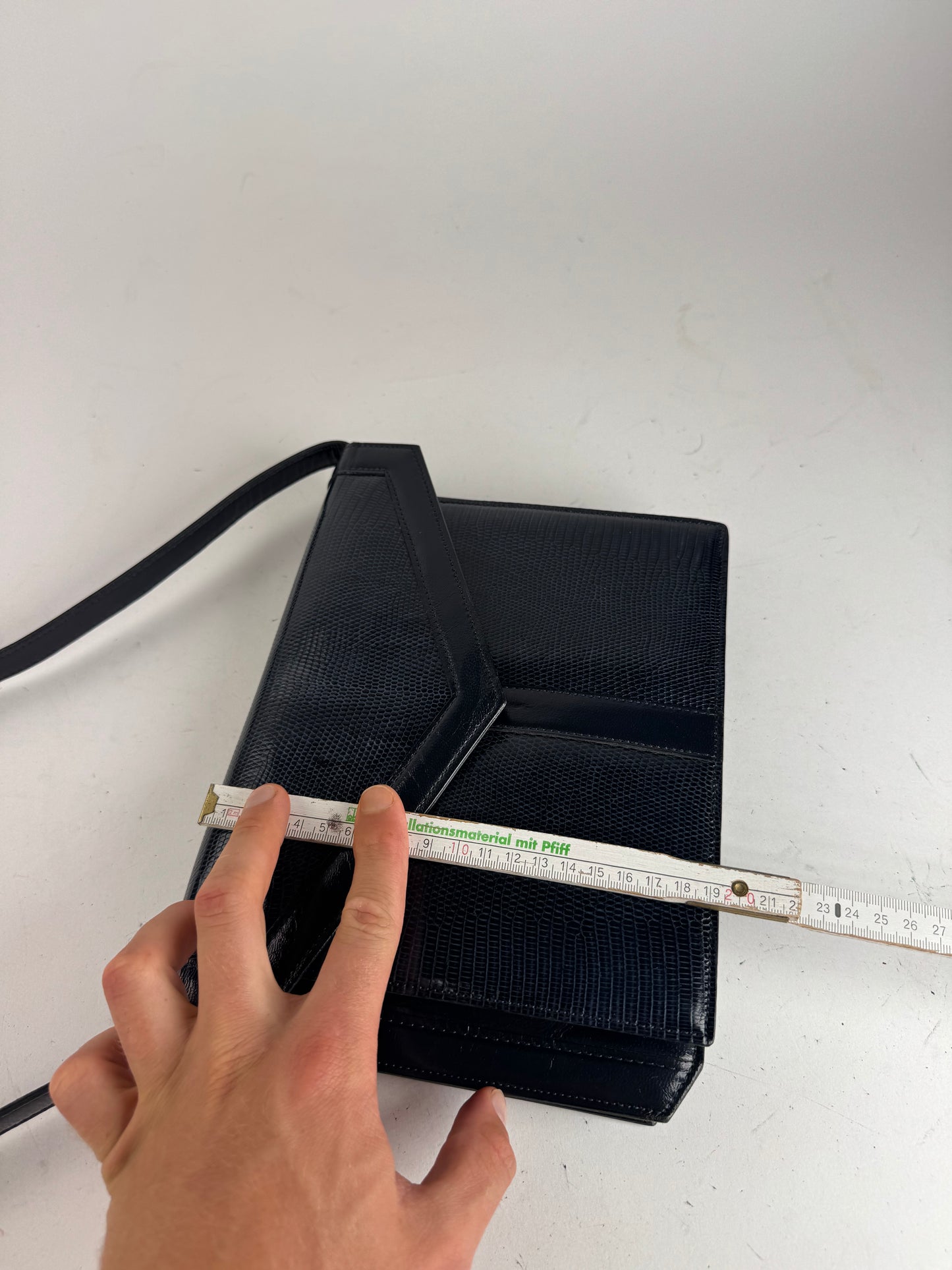 Sac vintage Yves Saint Laurent en cuir gaufré serpent bleu marine