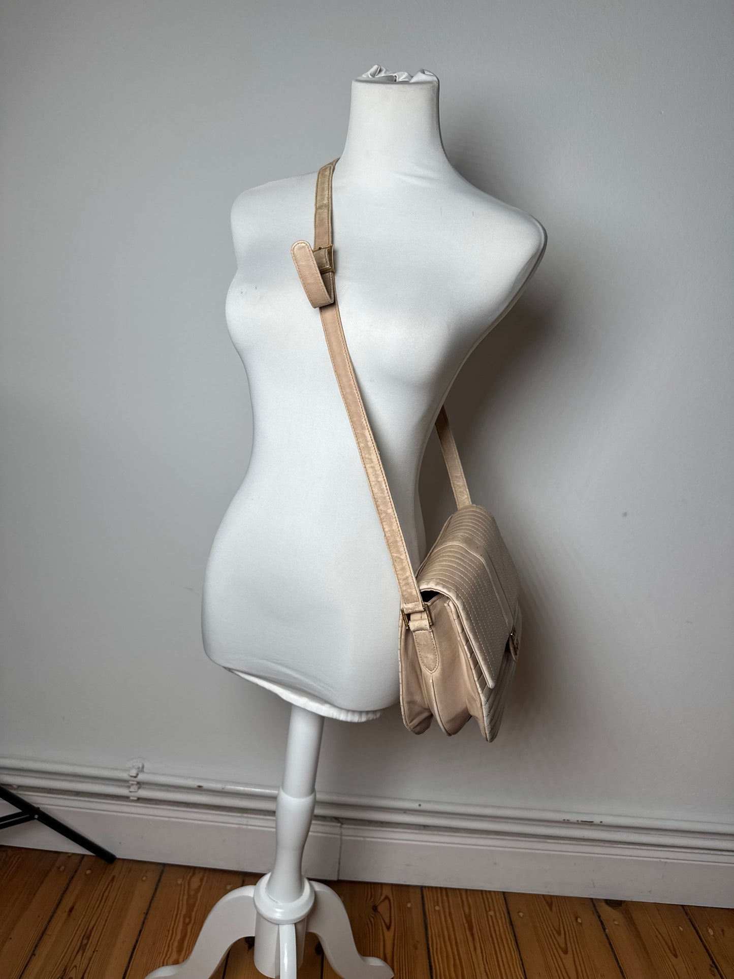 Vintage Givenchy Crossbody Leather bag beige