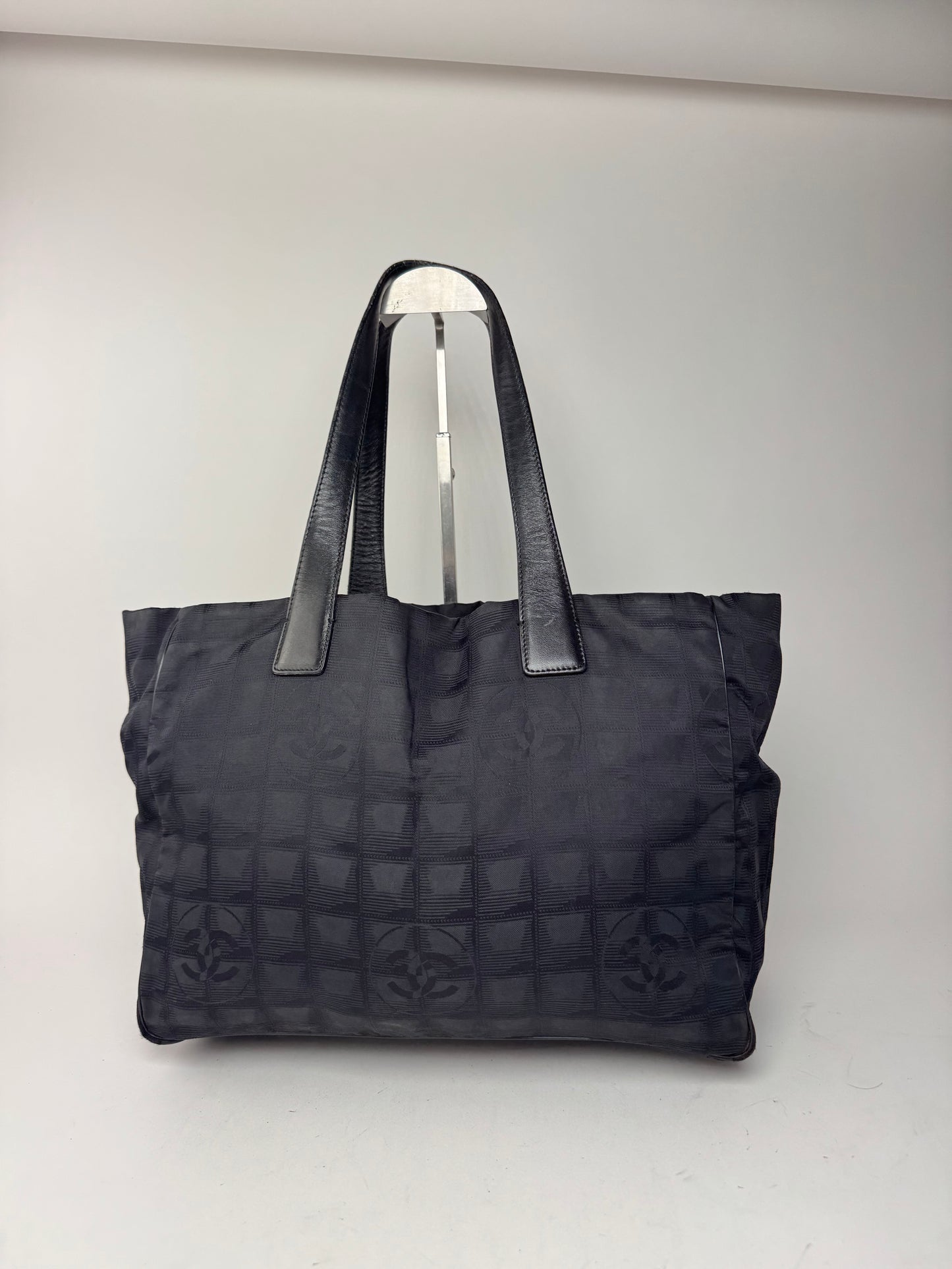 Sac cabas vintage en cuir et toile monogramme Chanel noir