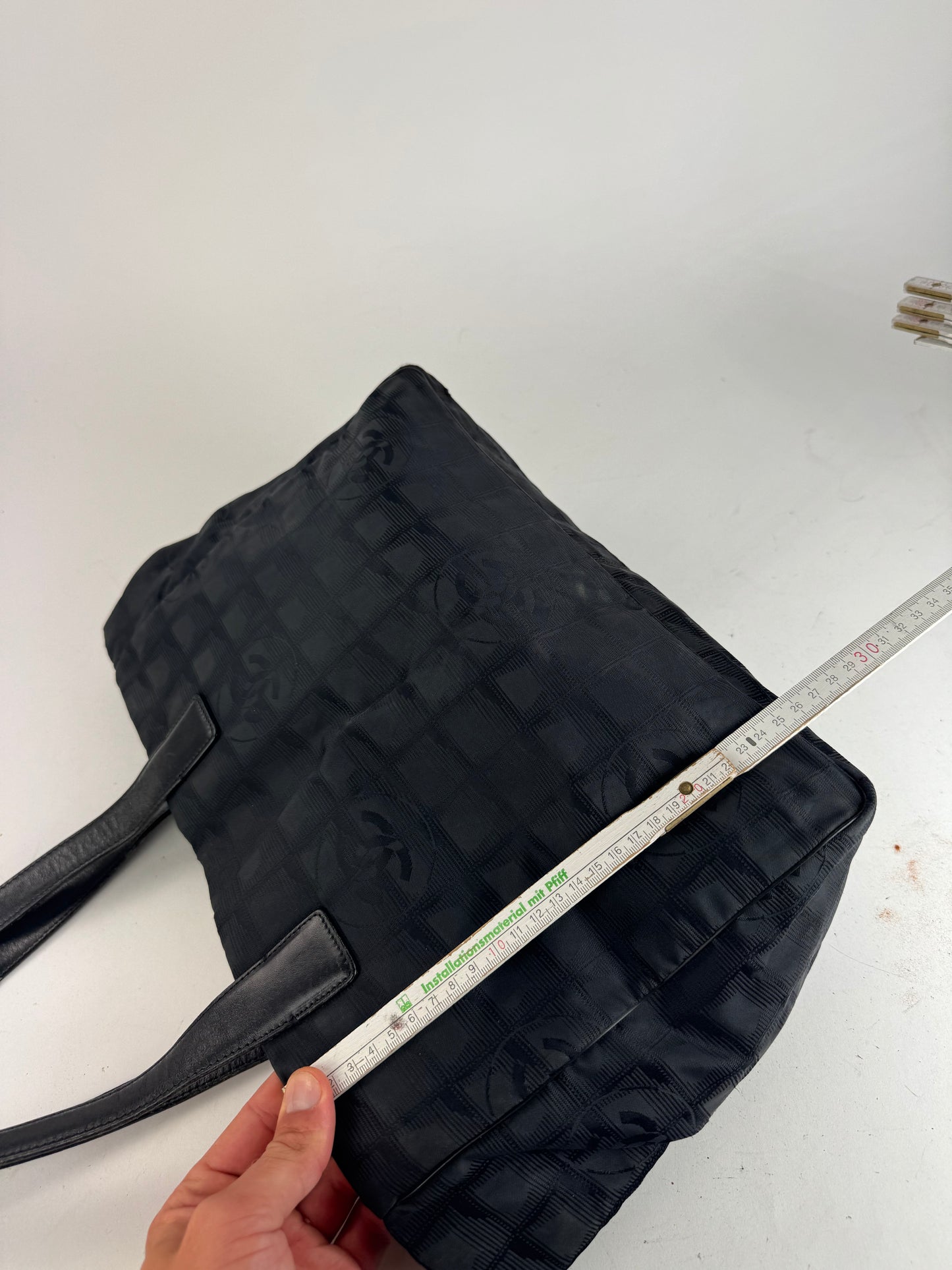 Sac cabas vintage en cuir et toile monogramme Chanel noir