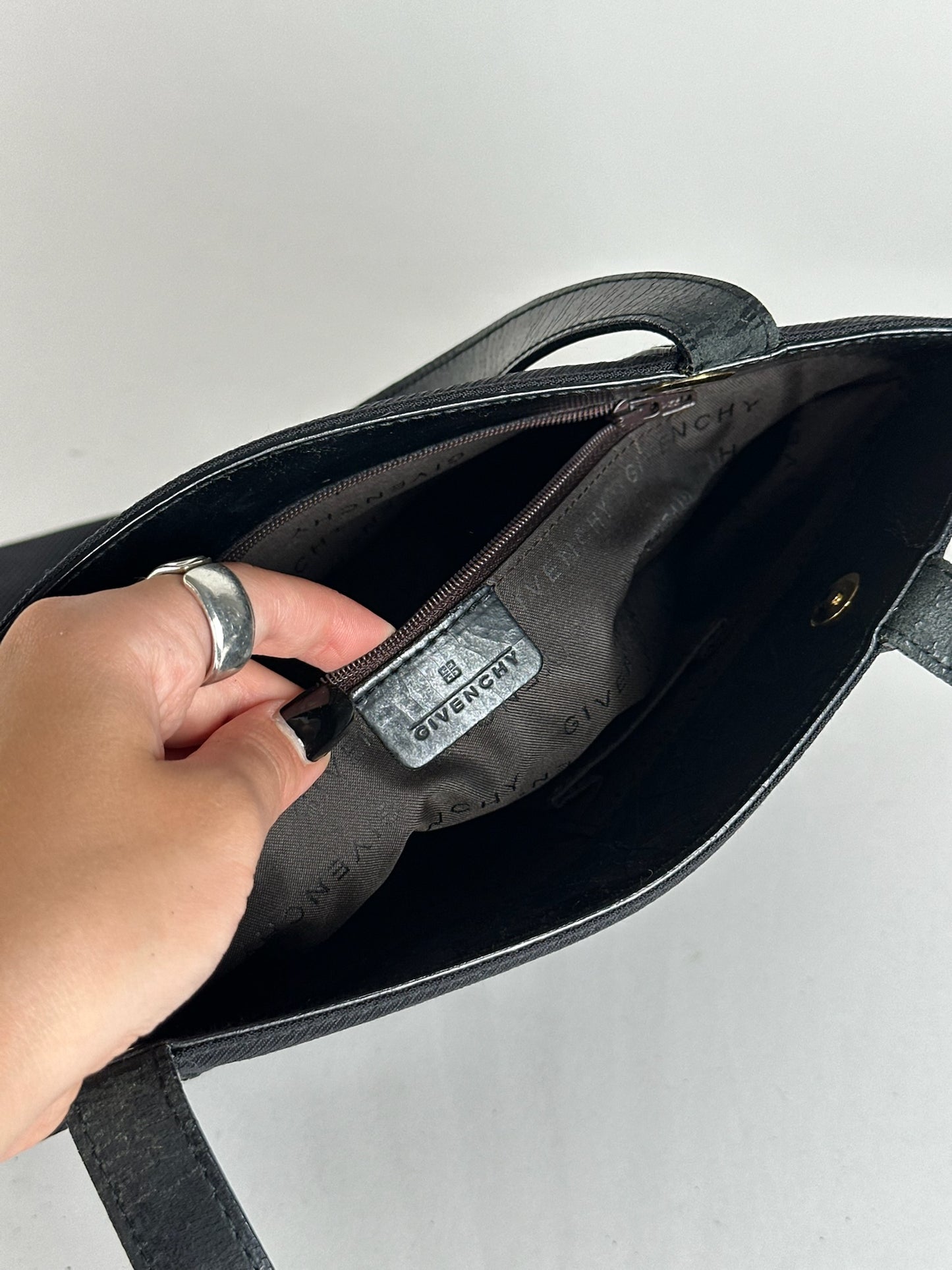 Sac vintage en cuir noir Givenchy