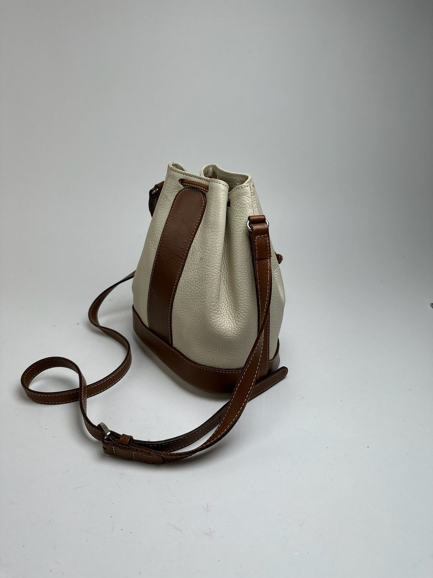 Sac seau vintage en cuir Courreges blanc marron