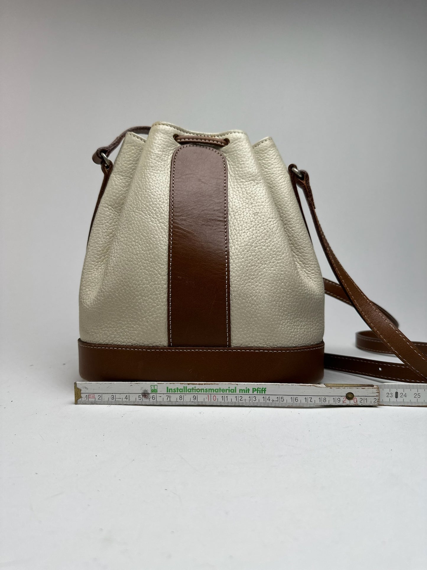 Sac seau vintage en cuir Courreges blanc marron