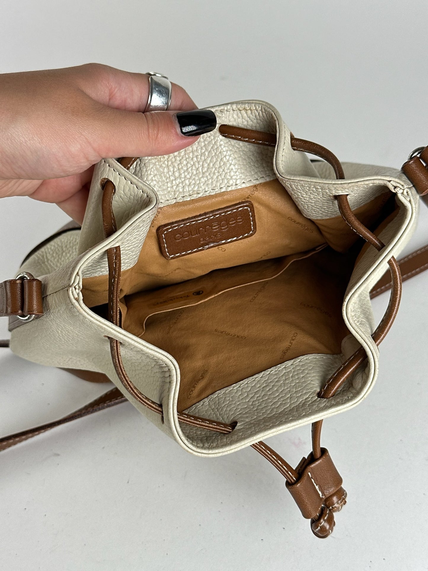 Sac seau vintage en cuir Courreges blanc marron