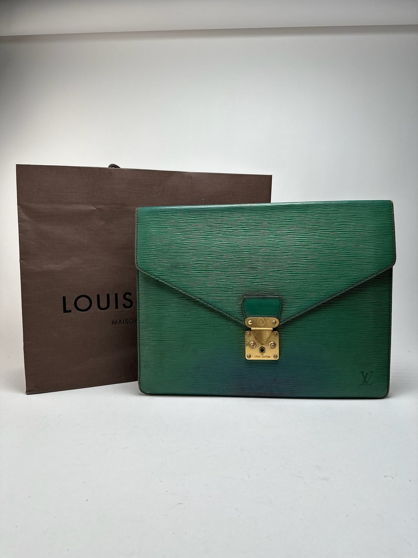 Pochette vintage Louis Vuitton en cuir épi vert