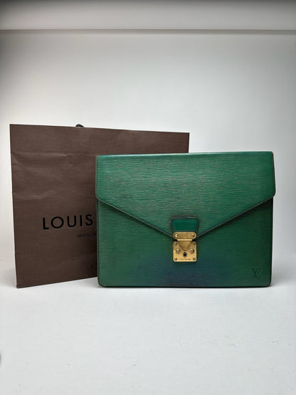 Pochette vintage Louis Vuitton en cuir épi vert