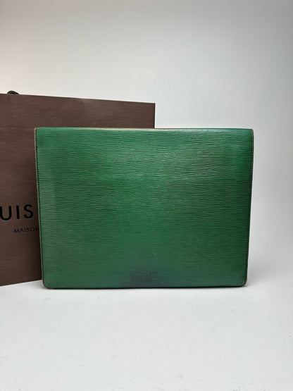 Pochette vintage Louis Vuitton en cuir épi vert