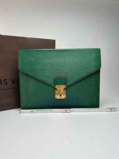 Pochette vintage Louis Vuitton en cuir épi vert