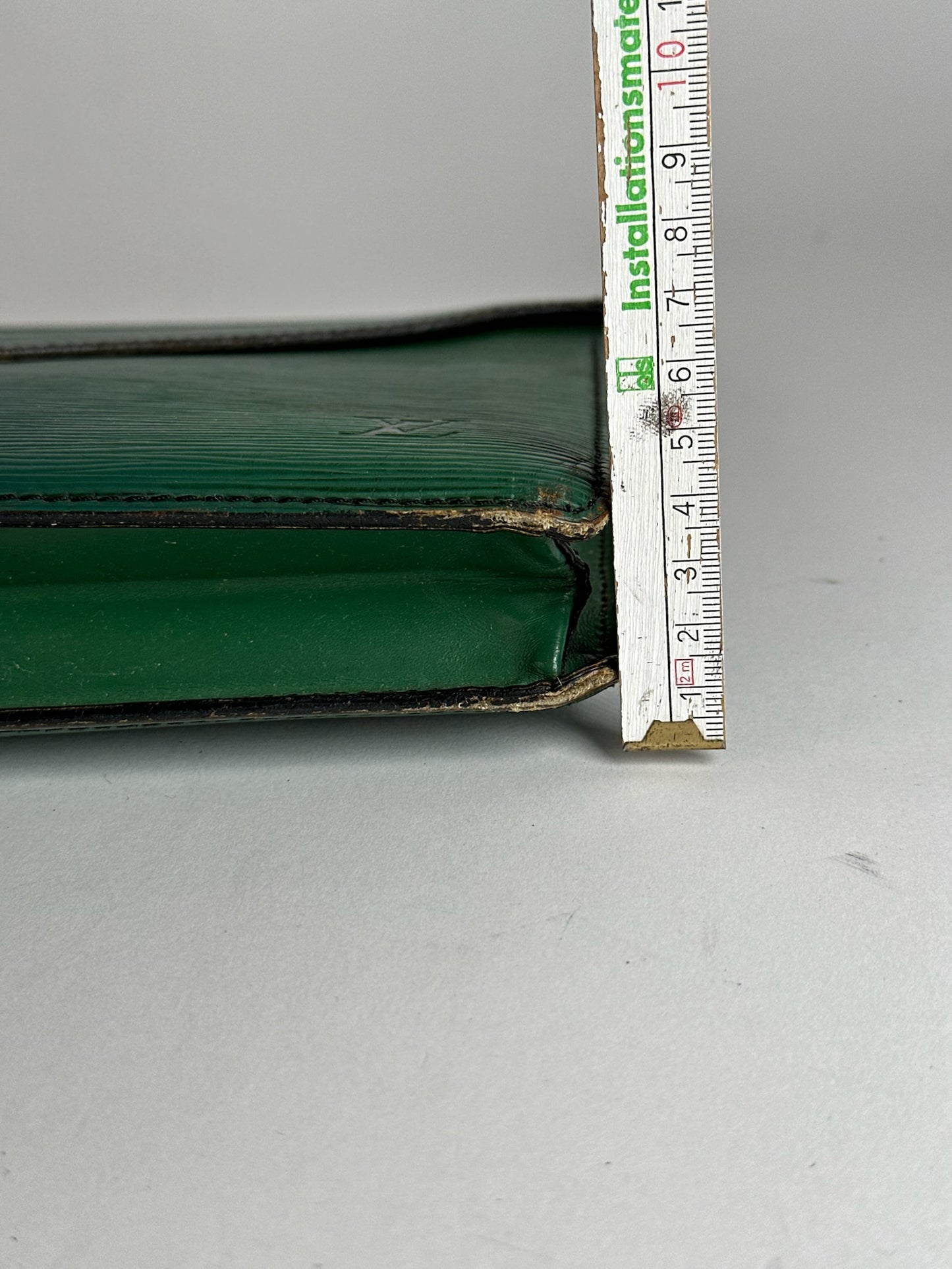 Pochette vintage Louis Vuitton en cuir épi vert